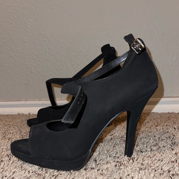 High Heel - Picture 1 of 3